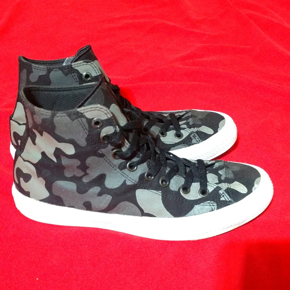 Converse All Star Size 11 Black and Silver Reflective Camo